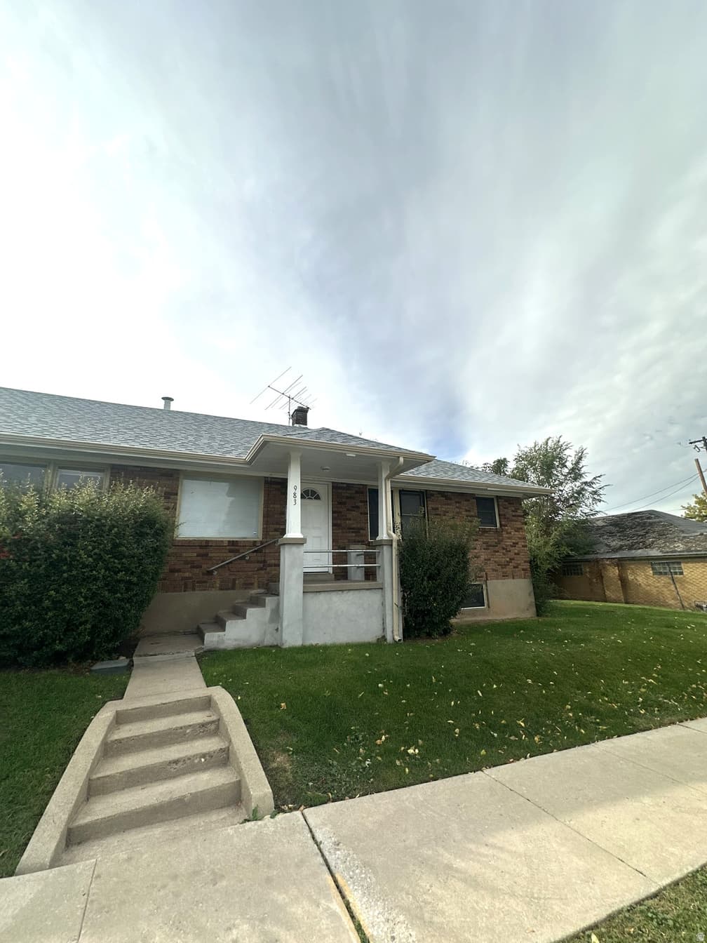 983 29TH ST photo 1