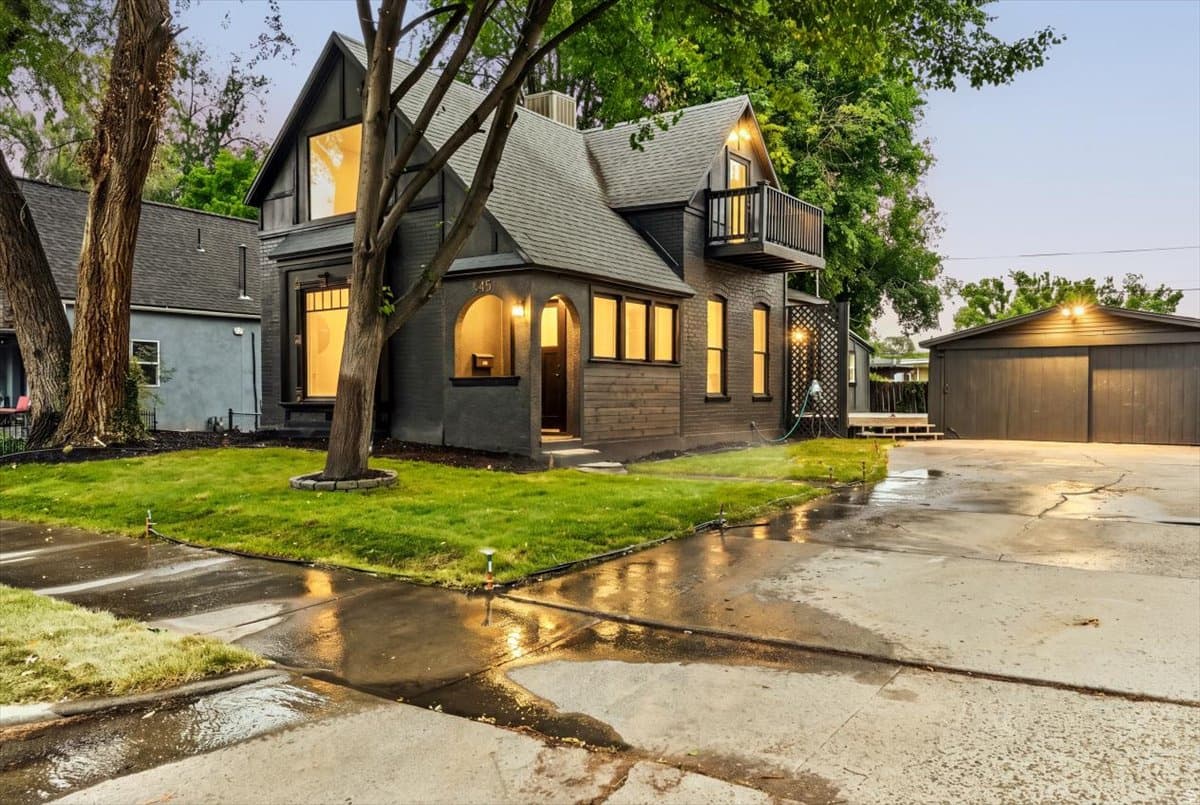 345 HOLLYWOOD AVE photo 1