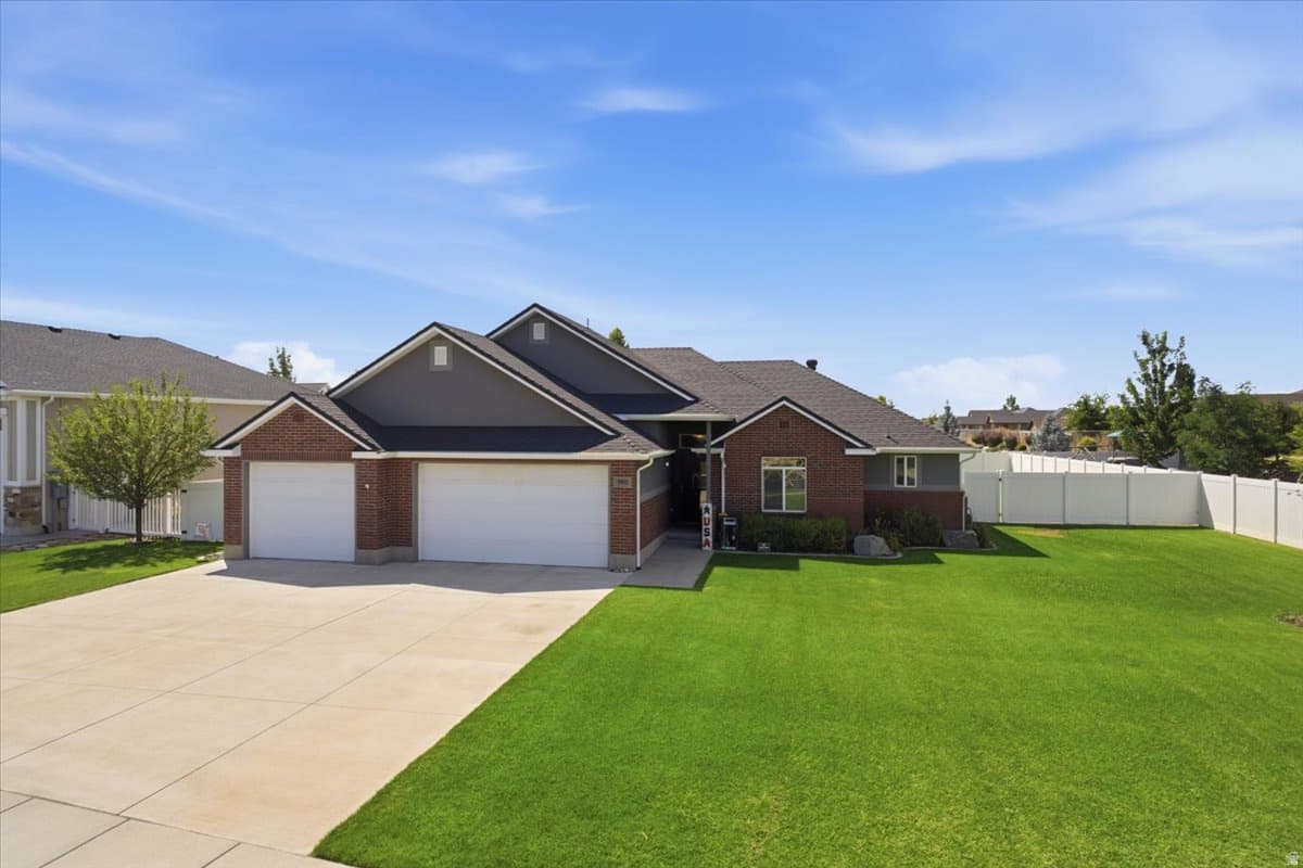 2831 W 2325 N photo 1