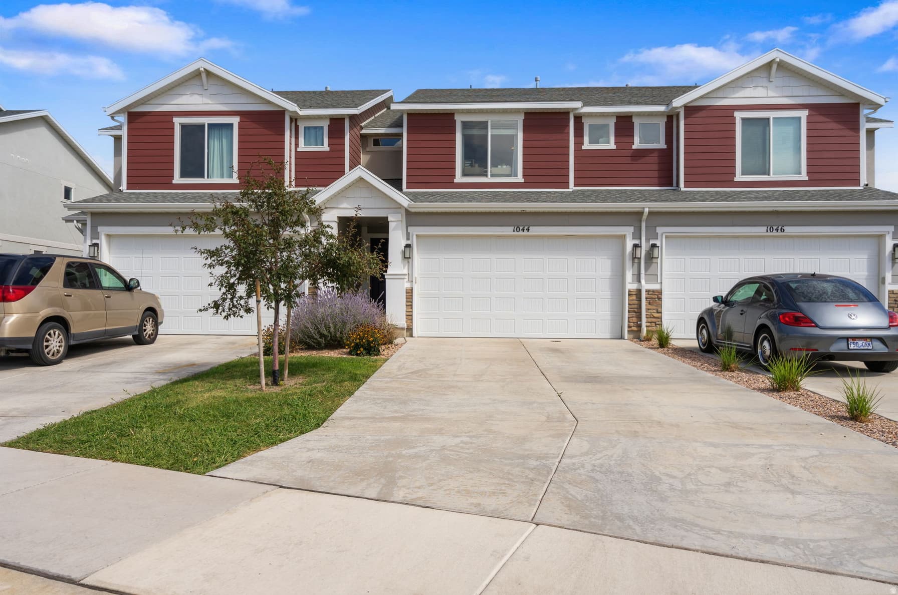 1044 E JACK DR photo 1
