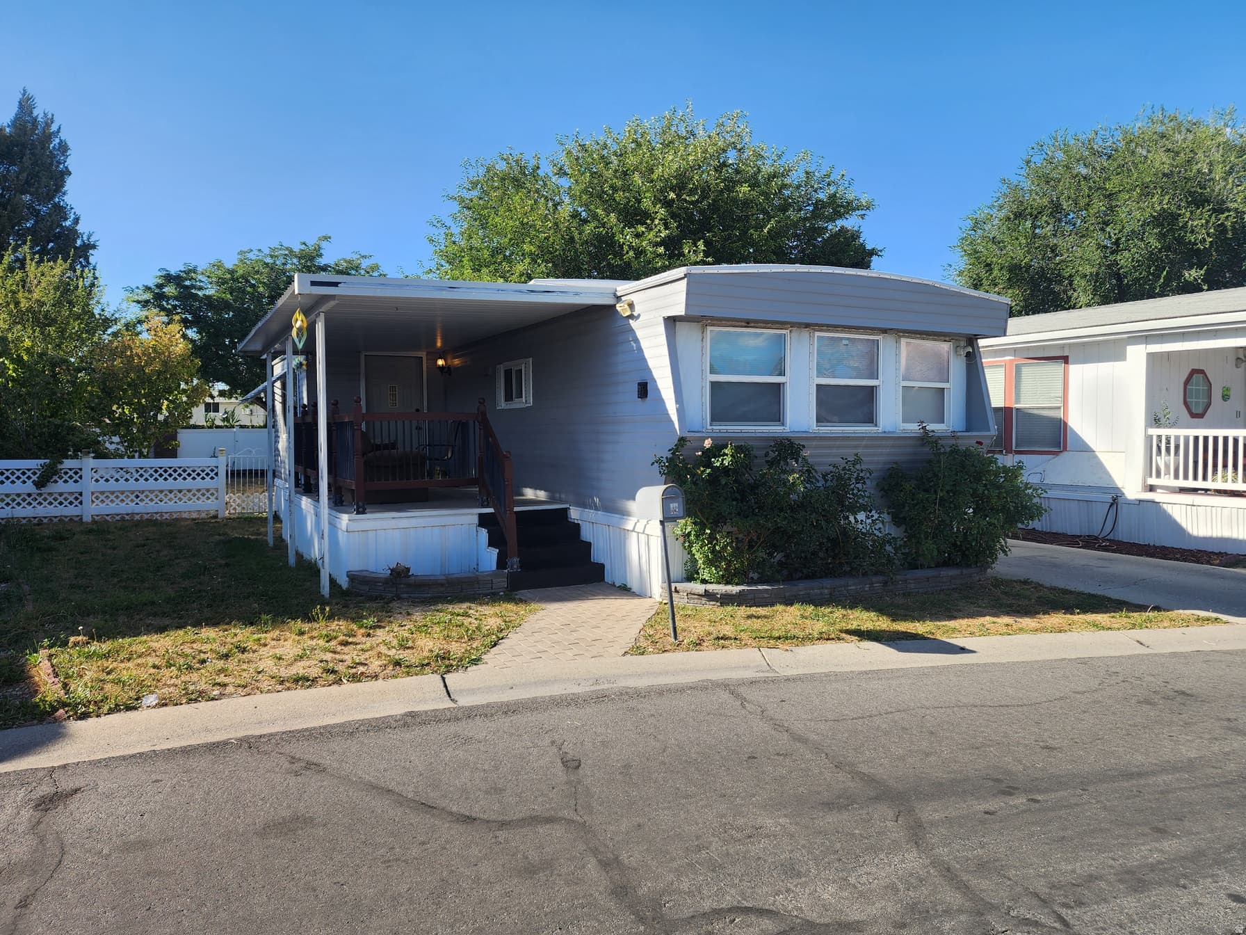 1126 W CARMELLIA DR photo 1