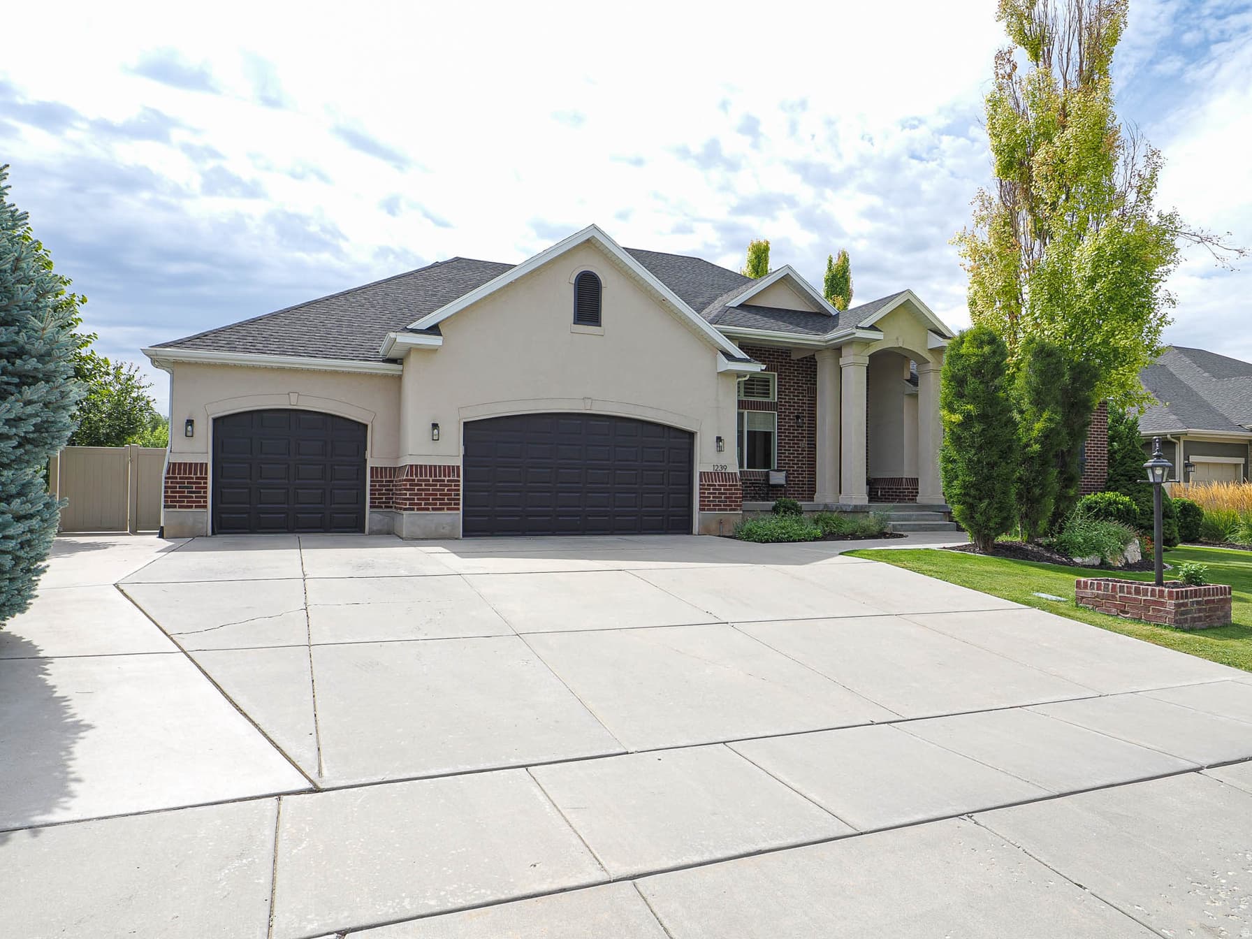 1239 WILLOWBROOK LN photo 1