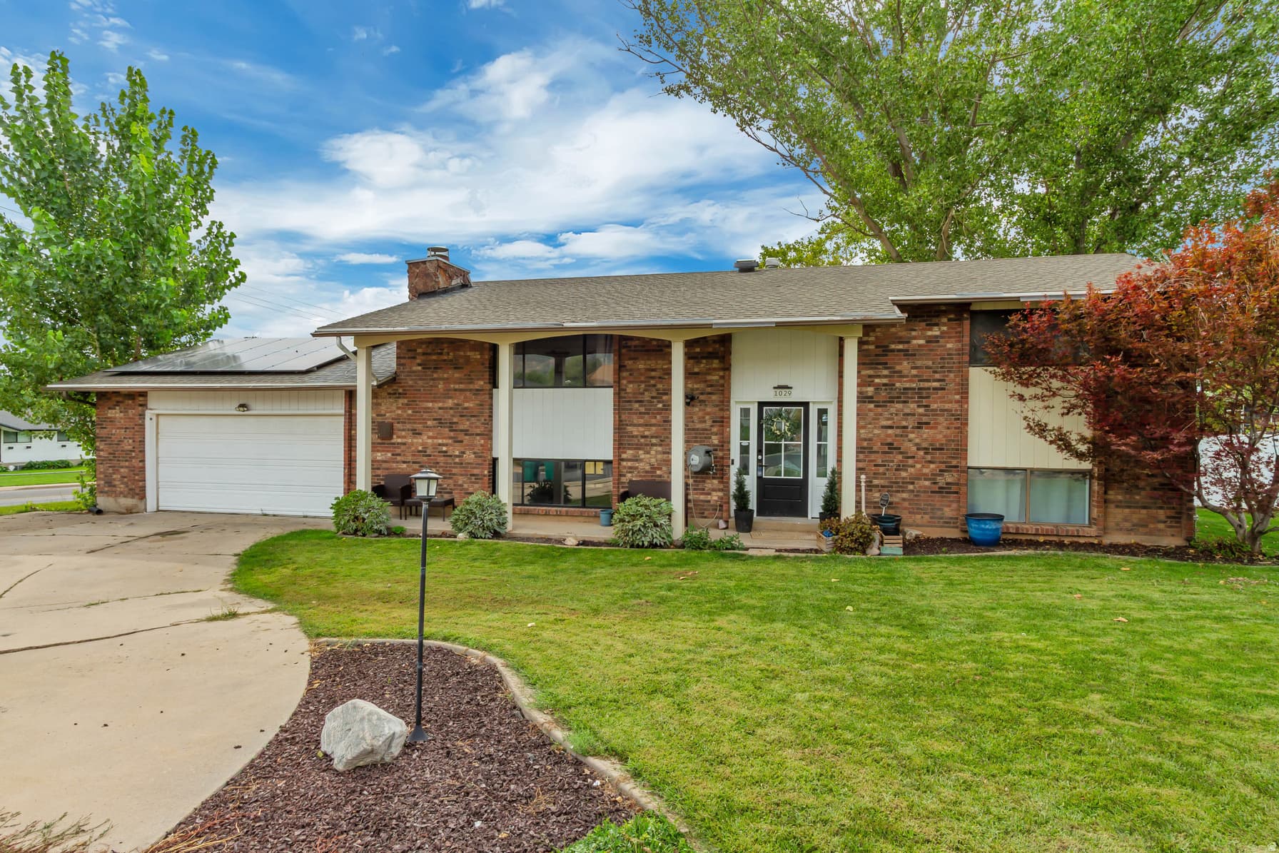 1029 N WALBURK AVE photo 1
