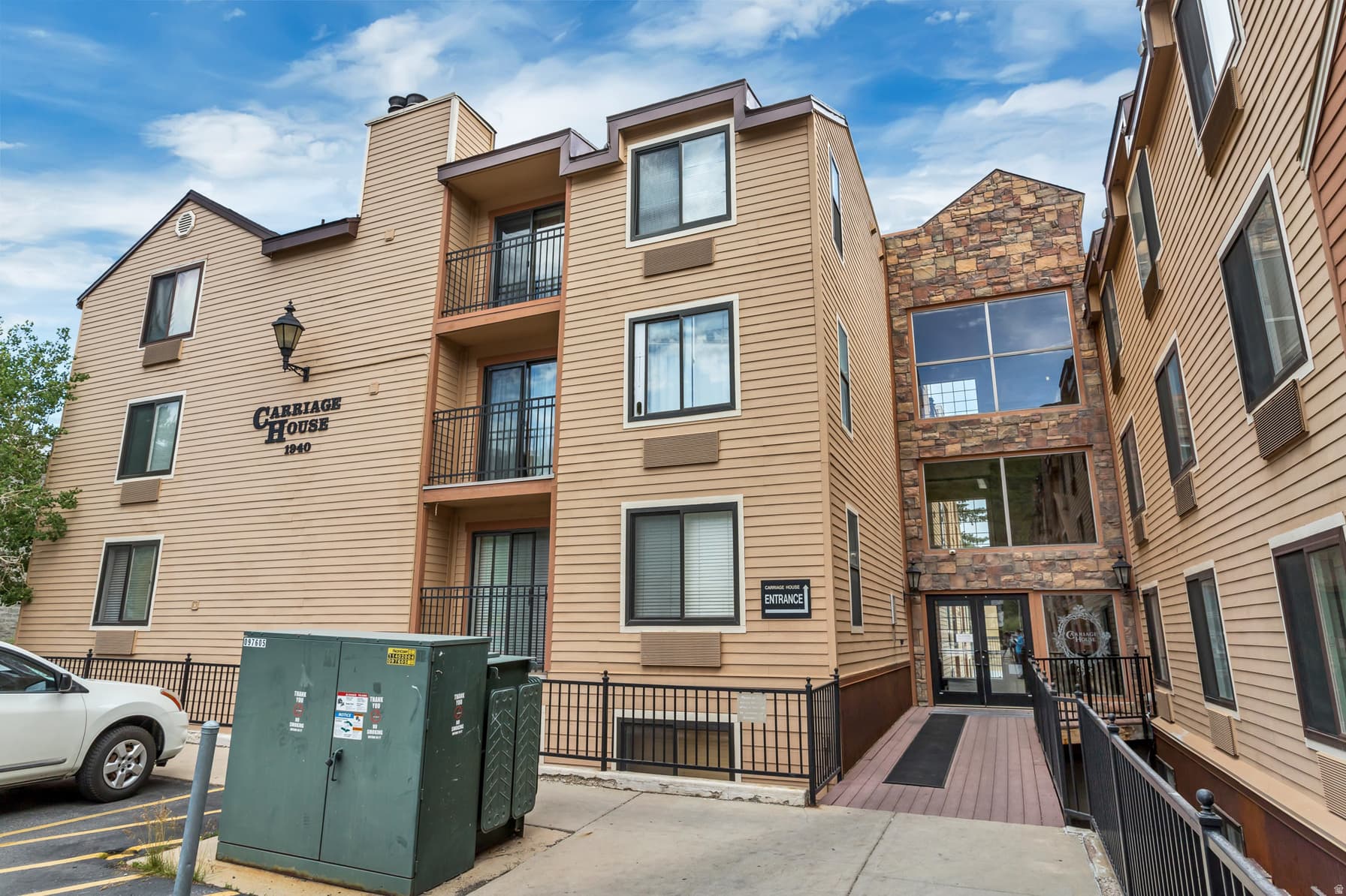 1940 PROSPECTOR AVE #401 photo 1