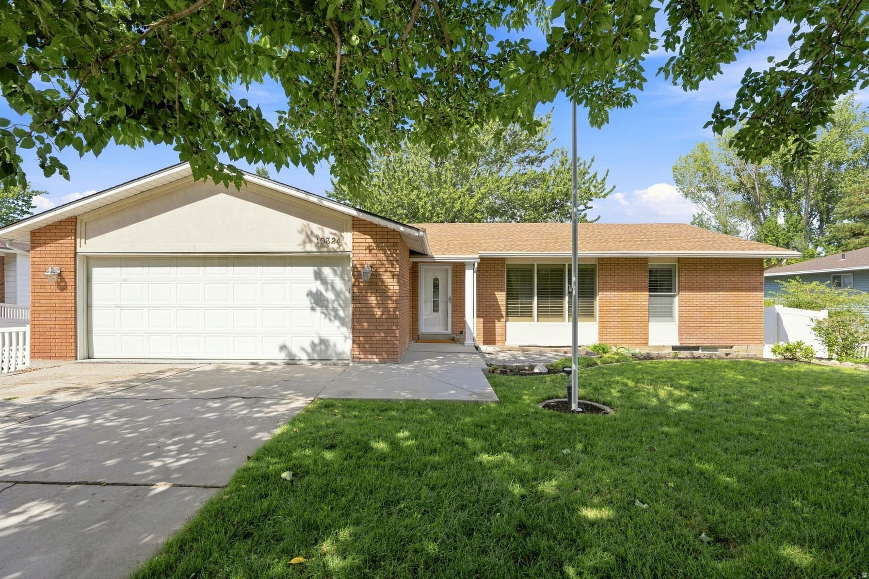 10324 S 2505 E photo 1