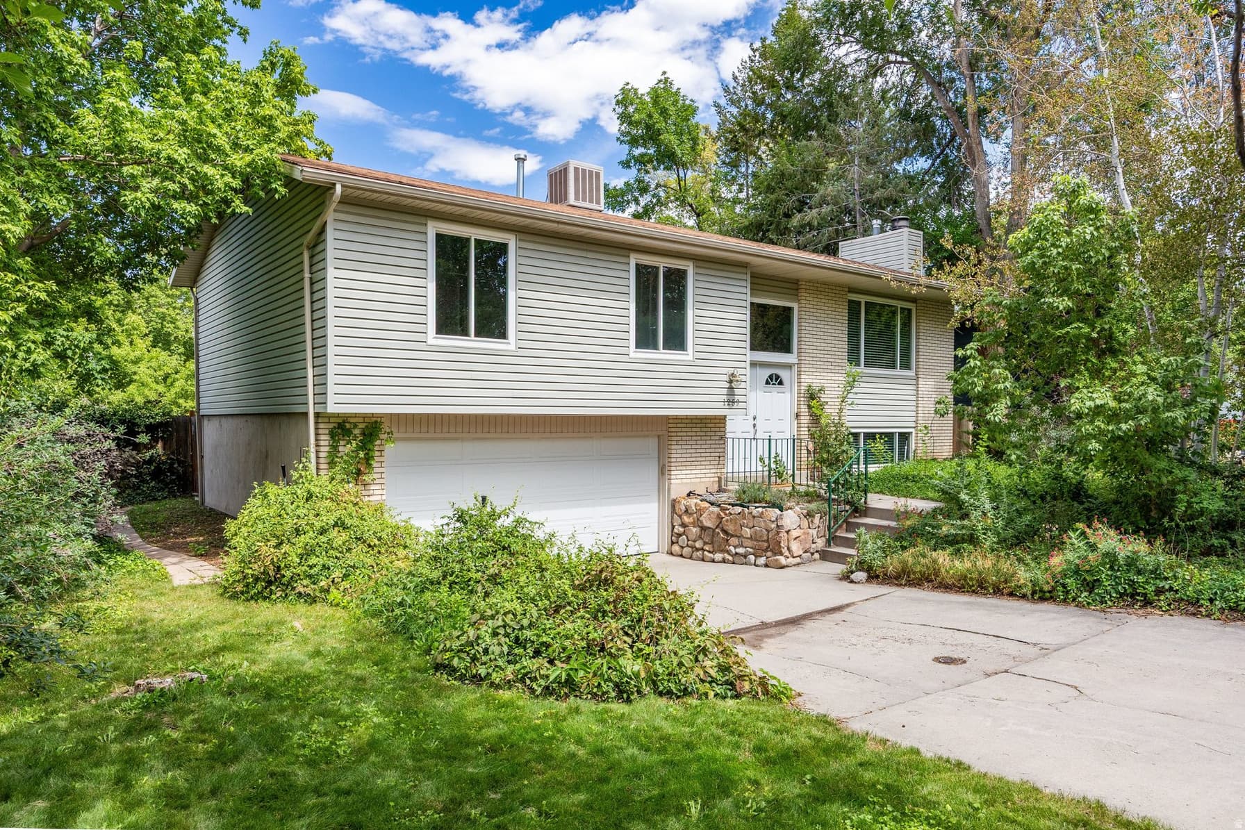 1259 E QUAIL CREEK DR photo 1