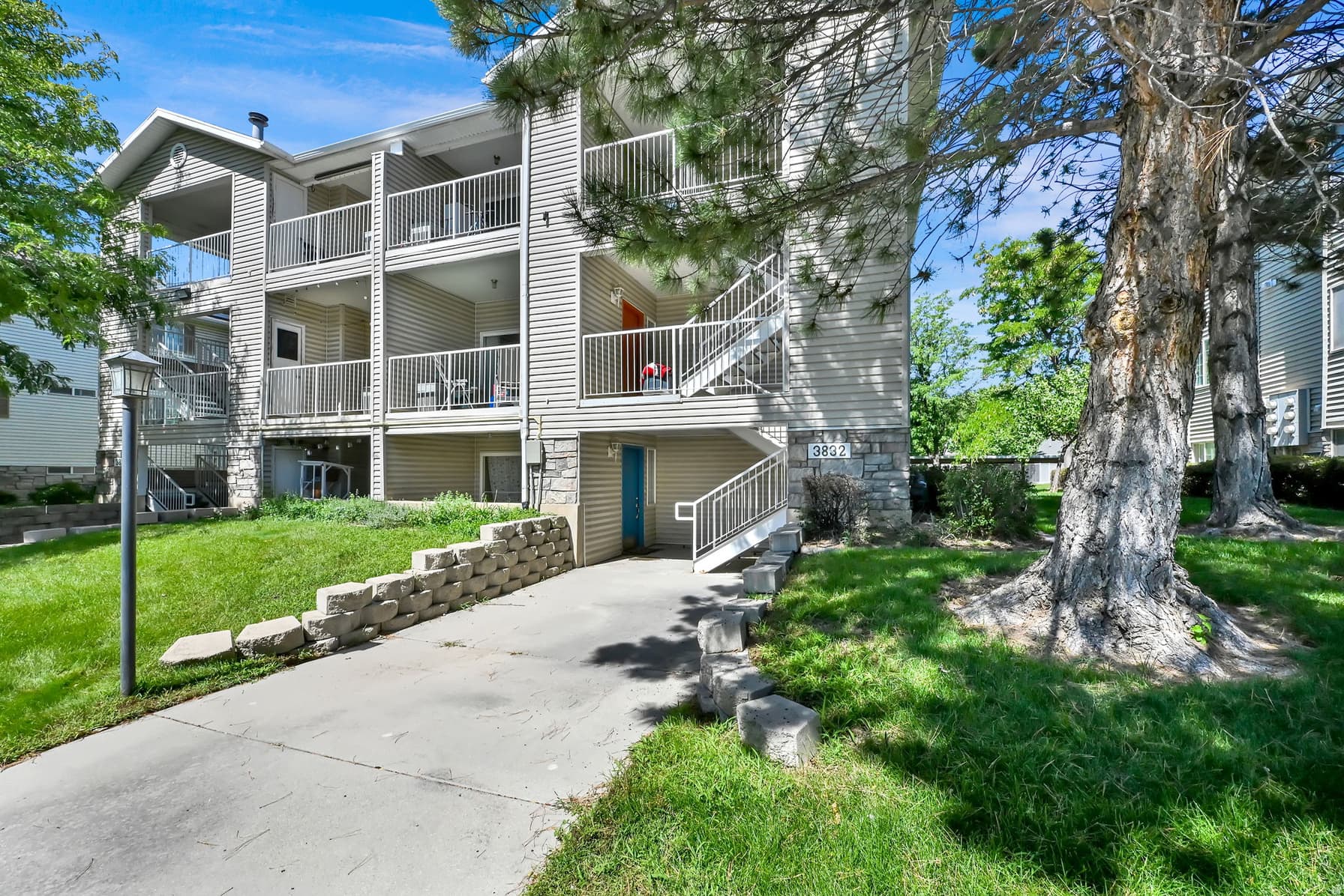 3832 S BIG RIVER WAY #2 photo 1