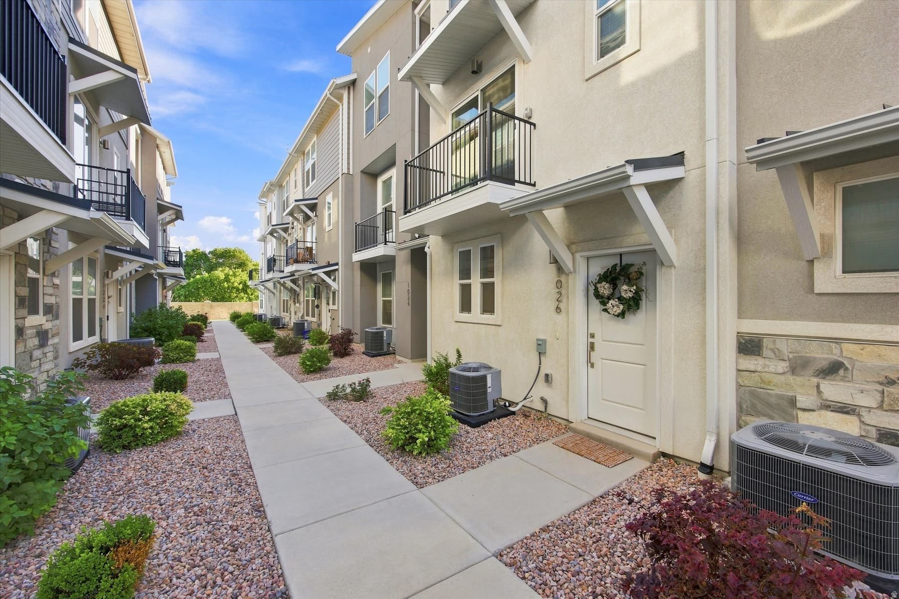 1026 S 2770 E photo 1