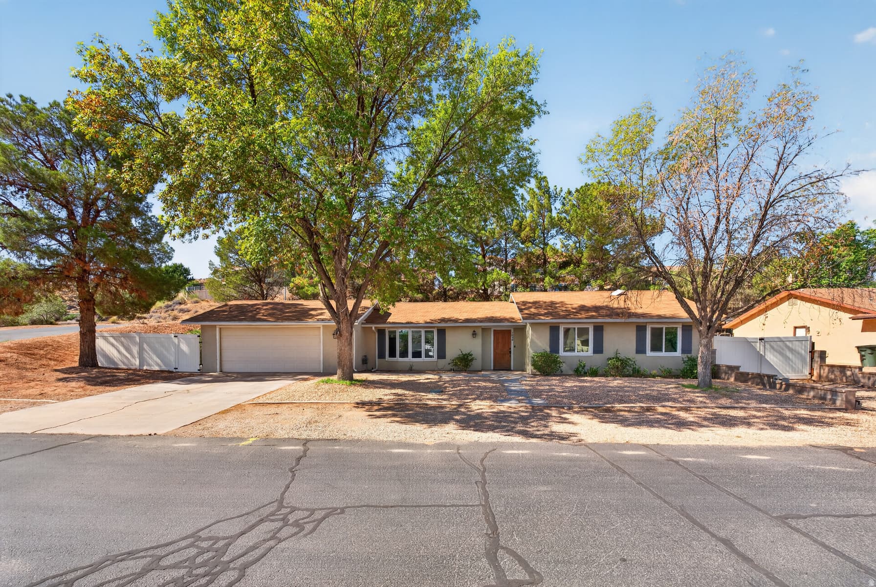 1690 E MAPLEWOOD LN photo 1
