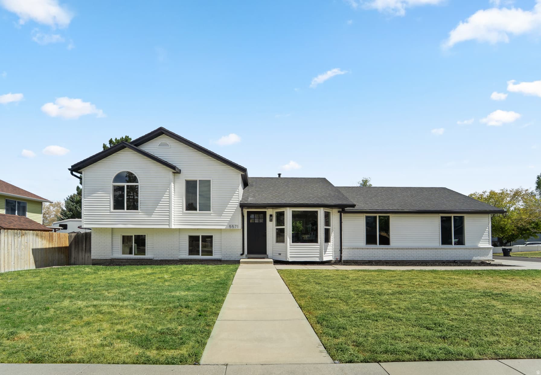 5571 S DALE AMOUR DR photo 1