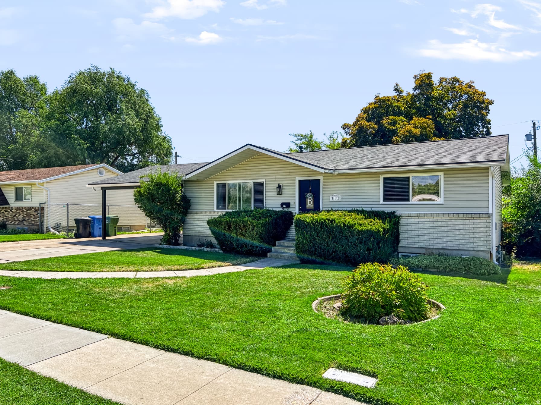 318 W 775 N photo 1