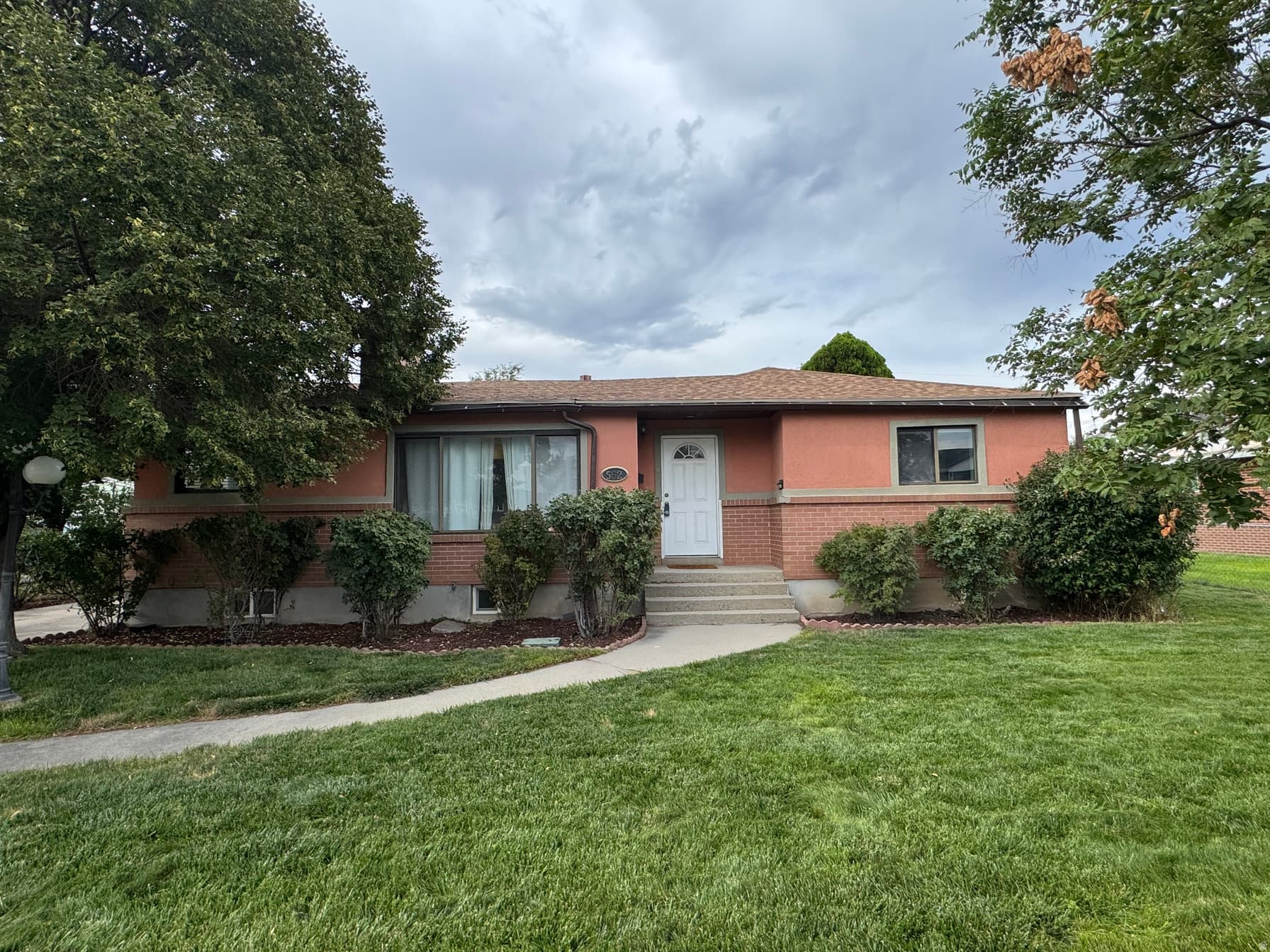 562 W FERN DR photo 1