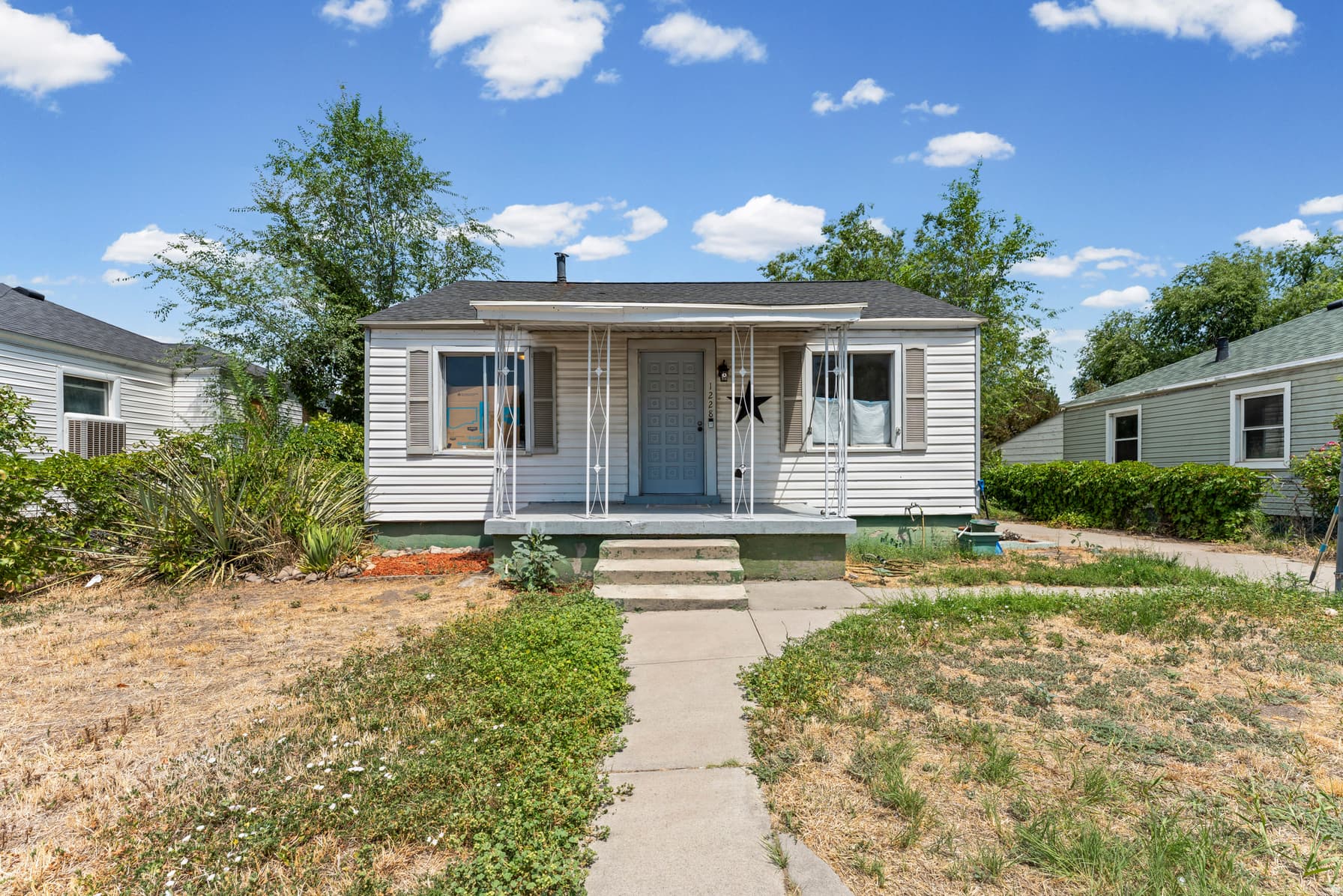 1228 IOLA AVE photo 1