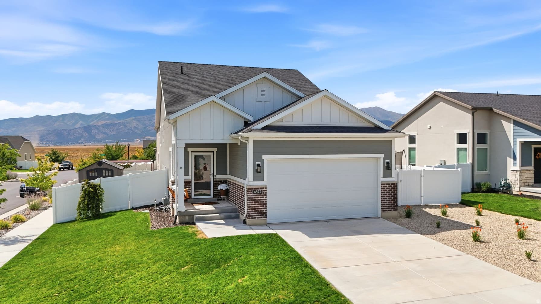 6393 N PINE TREE WAY photo 1