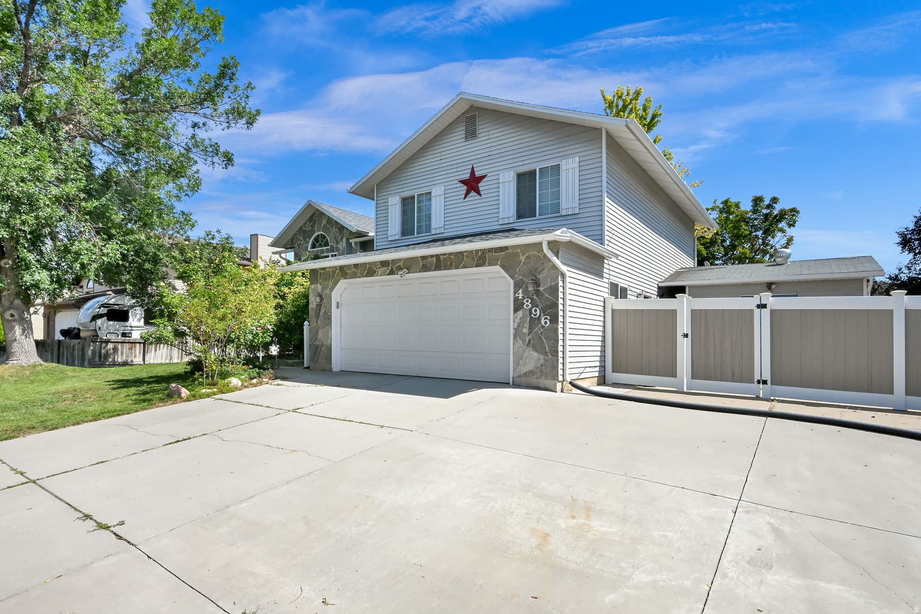 4896 S 3325 W photo 1