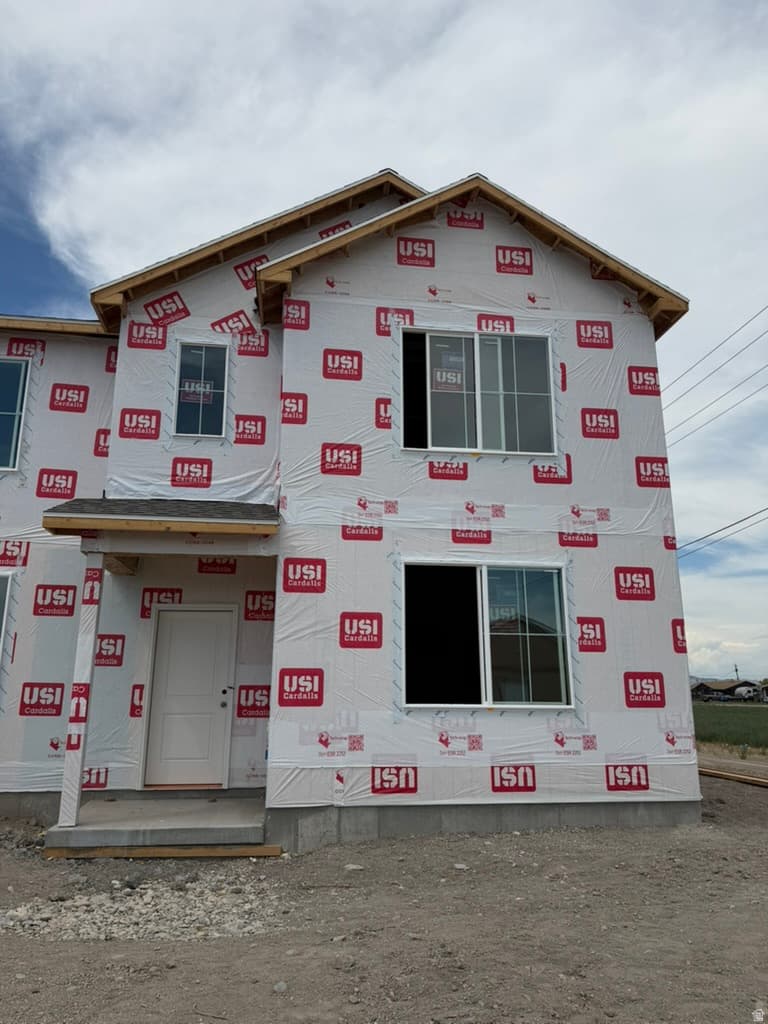 676 N 280 W photo 1