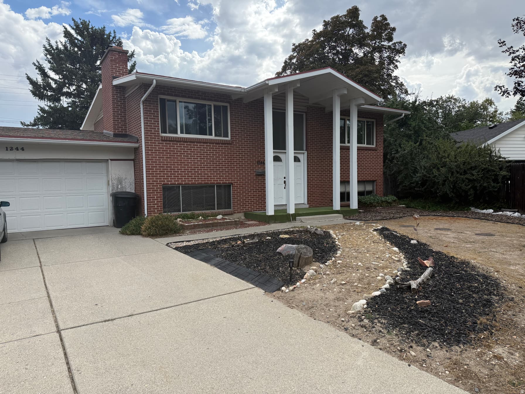 1244 E GREENFIELD CIR photo 1