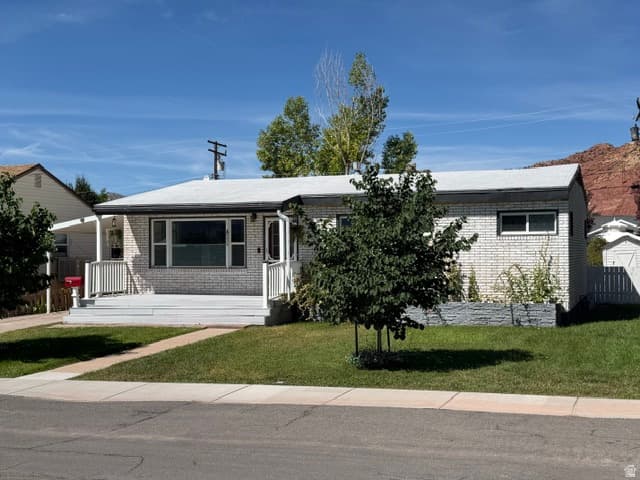 597 N 300 W photo 1