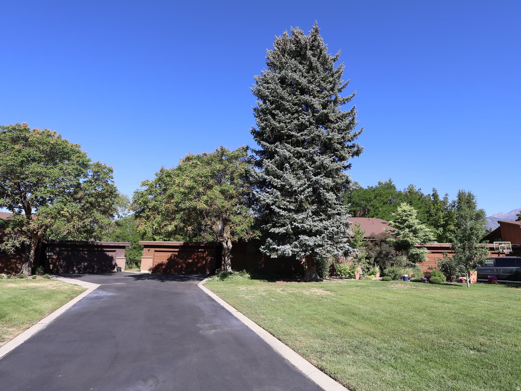 2755 N EDGEWOOD DR photo 1