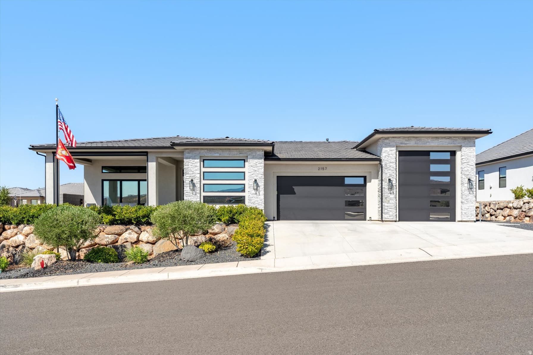 2157 N SUNBURN DR photo 1