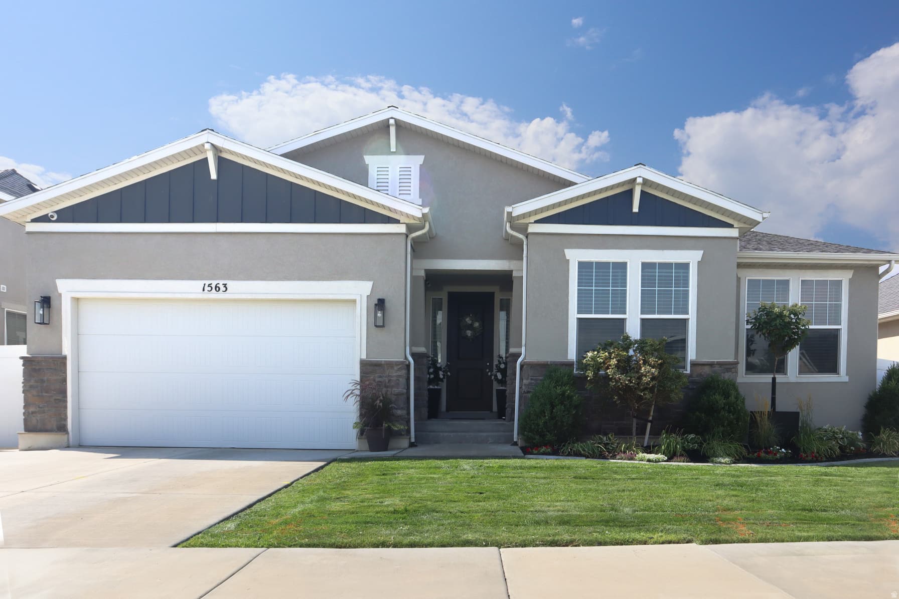 1563 WEST MAPLE SHADE LN photo 1