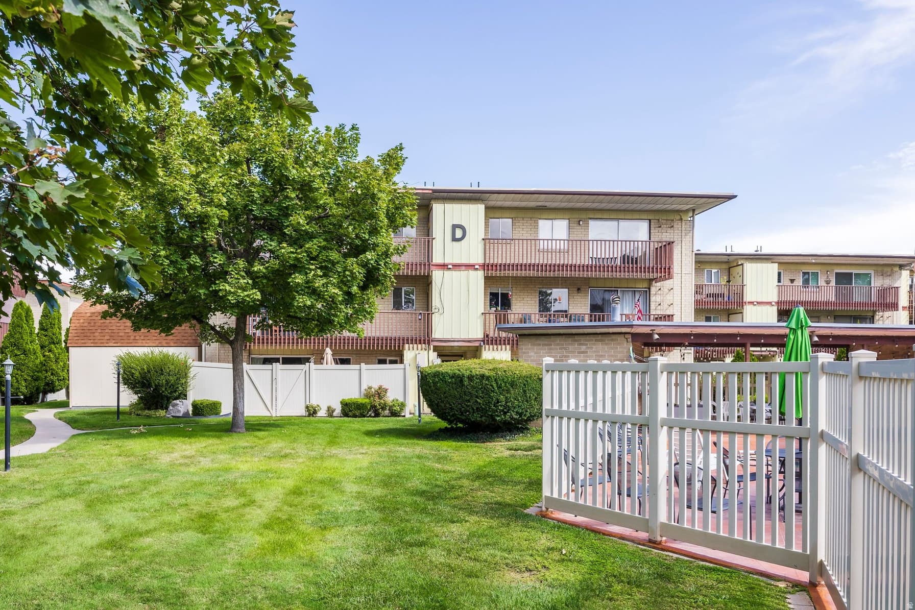 650 N OAKLEY ST #D105 photo 1