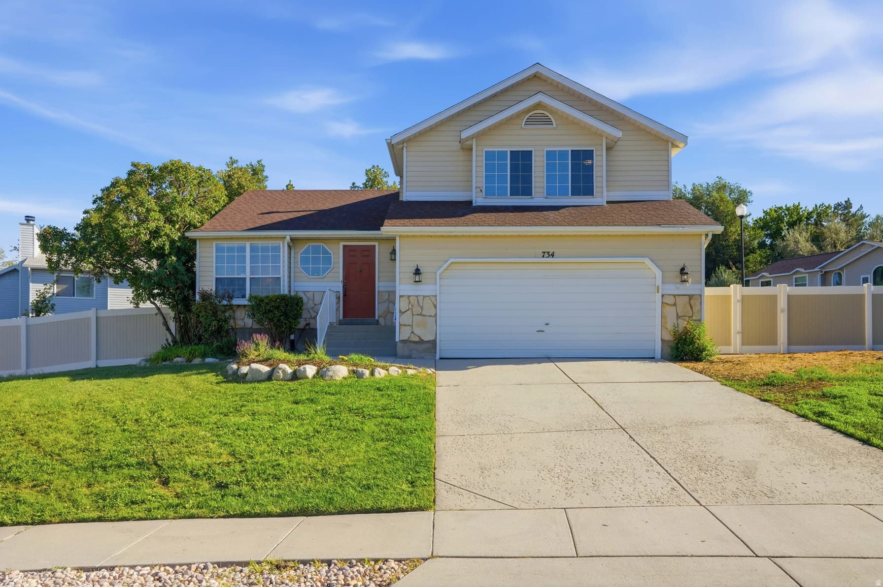 734 W SWEET MEADOW LN photo 1