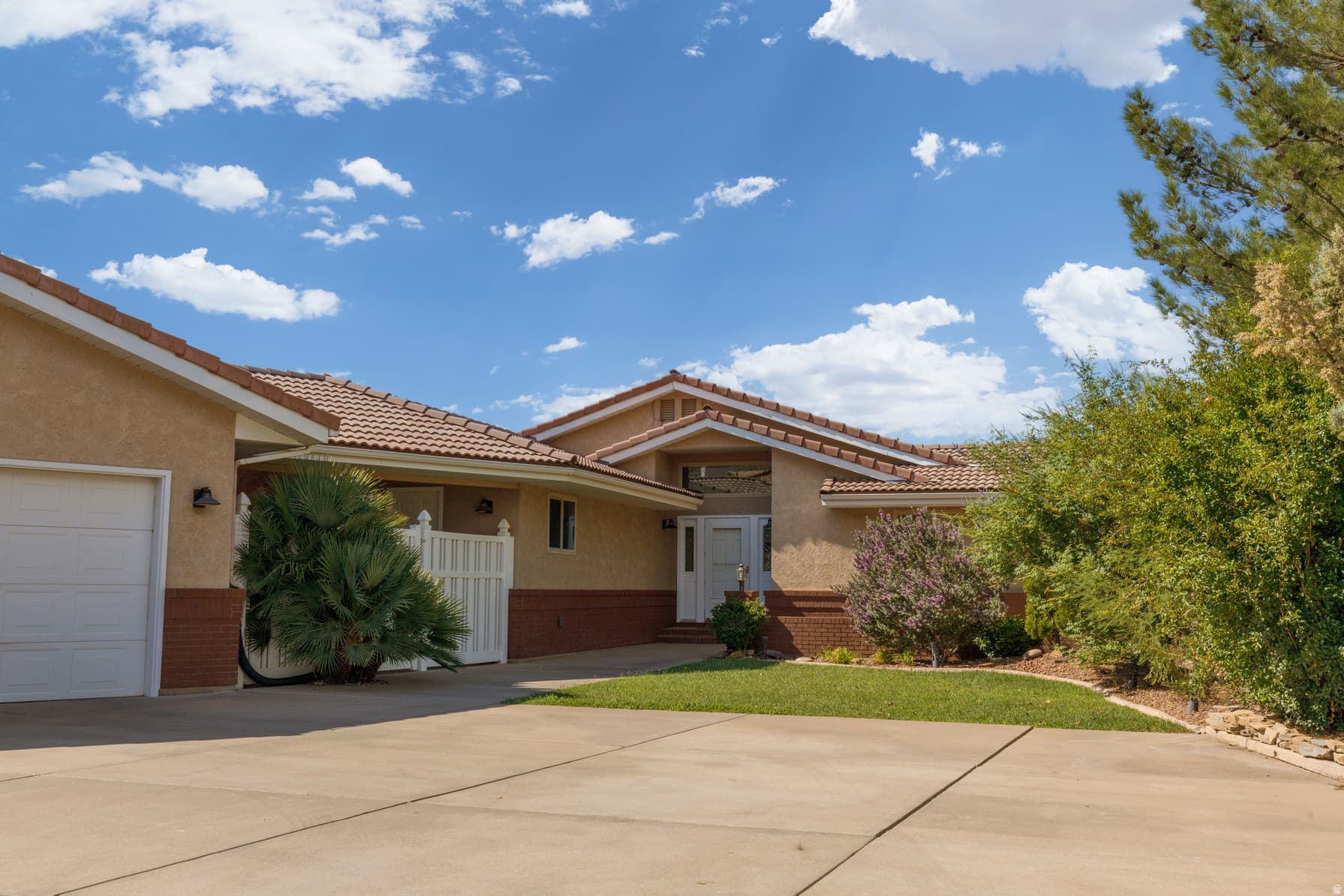 2162 S SAN JUAN CIR photo 1