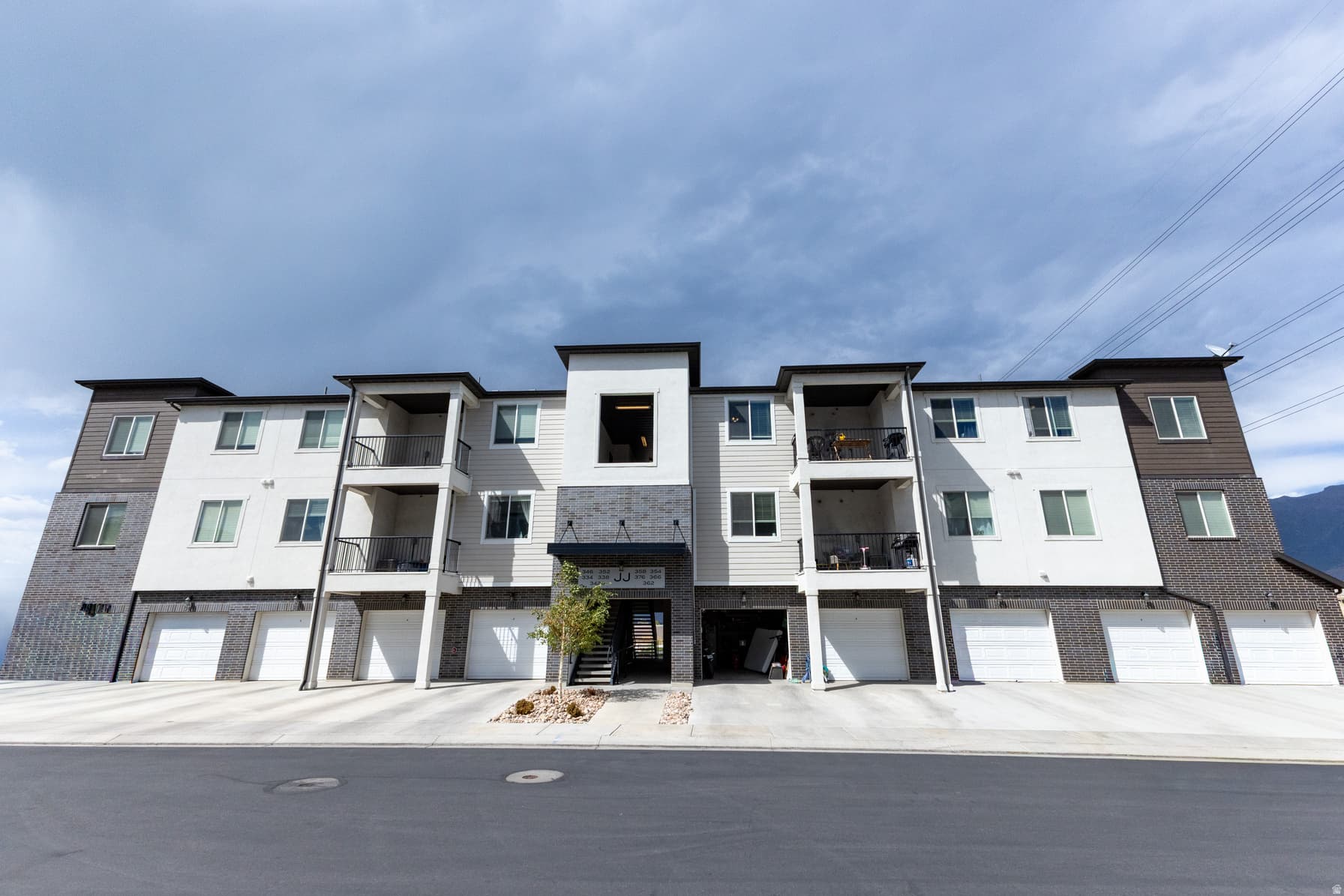 352 W 785 N photo 1