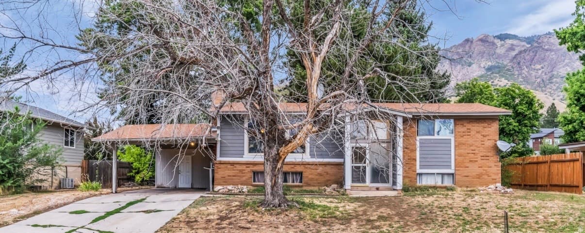 1454 E MILLCREEK photo 1
