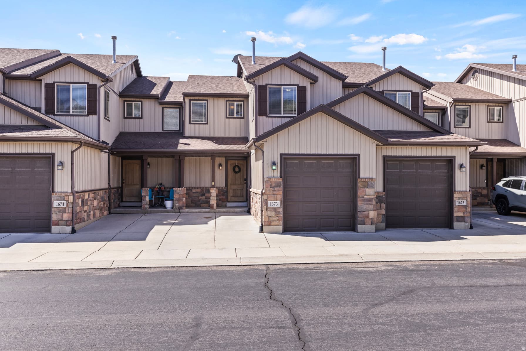 1673 N 450 E photo 1